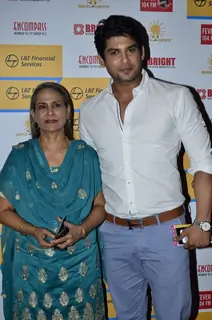 Siddharth Shukla poses with his mother at Shaan's Live Concert
