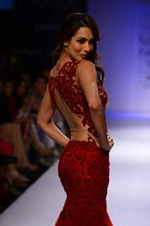 Malaika Arora Khan walks the ramp for Sonaakshi raaj at the Lakme Fashion Week Winter/ Festive 2014