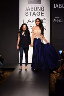 Lisa Haydon with Ridhi Mehra at the Lakme Fashion Week Winter/ Festive 2014 Day 6