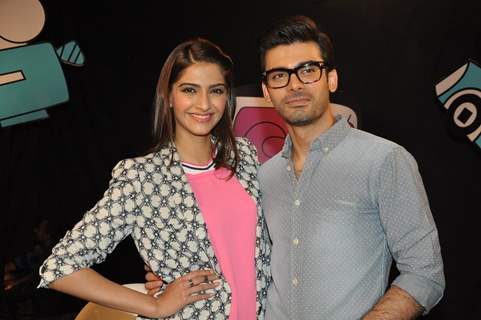 Promotions of Khoobsurat on Captain Tiao