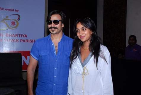 Vivek Oberoi poses with wife Priyanka Alva Oberoi at the Mega Blood Donation Drive