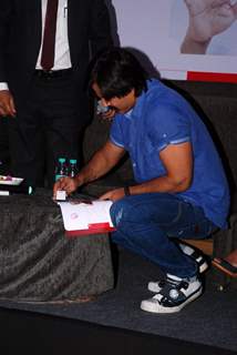 Vivek Oberoi snapped doing registeration at the Mega Blood Donation Drive