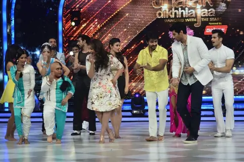 Parineeti and Aditya shake a leg with the contestants on Jhalak Dikhhlaa Jaa