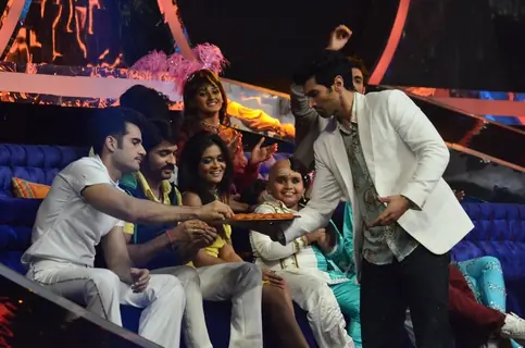 Aditya Roy Kapur distributes sweets to the contestants on Jhalak Dikhhlaa Jaa