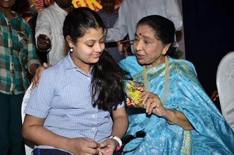 Asha Bhosle with granddaughter Zanai at the Album Launch Of 'Bappa Moriya'