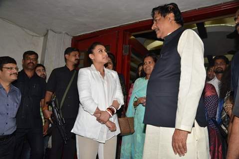 Rani Mukherjee was snapped tallking with Prithviraj Chavan at the Special Screening of Mardaani