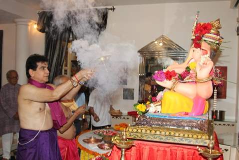 Jeetendra offering his prayers to Lord Ganesha