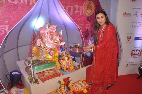 Rani Mukherjee offering her prayers to Lord Ganesha