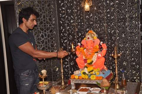 Sonu Sood offering his prayers to Lord Ganesha