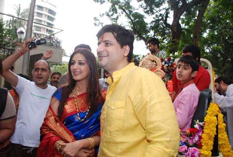 Goldie Behl and Sonali Bendre pose for the media at the Visarjan of Lord Ganesha