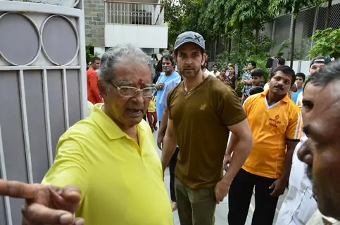 Hrithik Roshan snapped at the Visarjan of Lord Ganesha