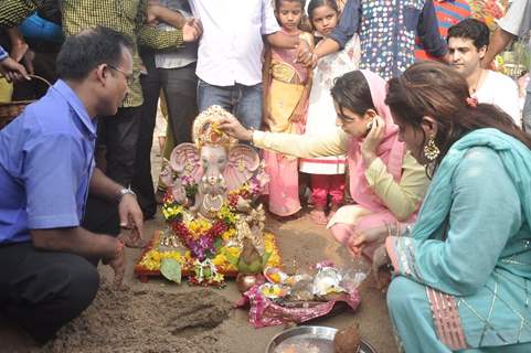 Ameesha Patel offering her prayers to Lord Ganesha