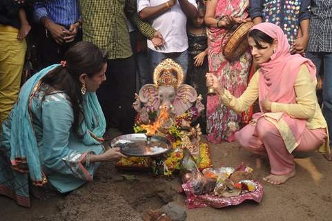 Ameesha Patel offering her prayers to Lord Ganesha