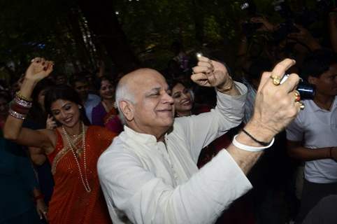 Shilpa Shetty snapped enjoying the dance at the Visarjan of Lord Ganesha