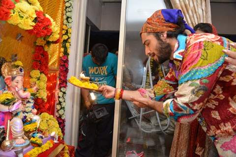 Sharad Malhotra performs an Aarti to Lord Ganesha