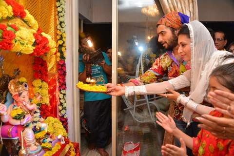 Divyanka Tripathi performs an Aarti with Sharad Malhotra to Lord Ganesha