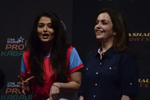 Aishwarya Rai with Neeta Ambani at the Grand Finale of Pro Kabbadi League
