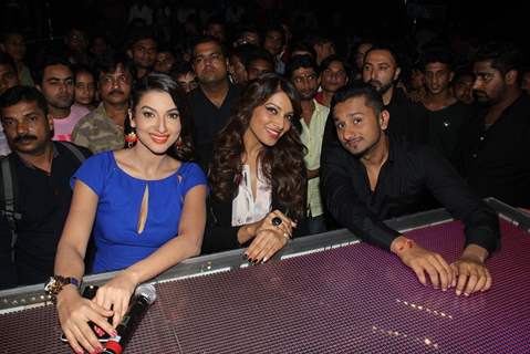 Bipasha Basu poses with Honey Singh and Gauahar Khan on India's Raw Star