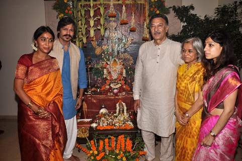 Vivek Oberoi with his family at the Visarjan of Lord Ganesha