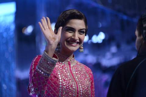 Sonam Kapoor waves to the audience at the Promotions of Khoobsurat on Jhalak Dikhla Jaa Season 7