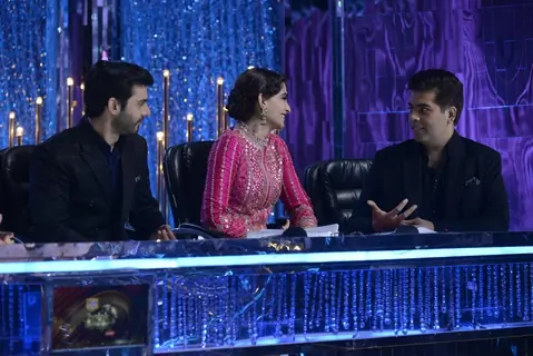 Sonam Kapoor and Karan Johar snapped chatting on Jhalak Dikhla Jaa Season 7