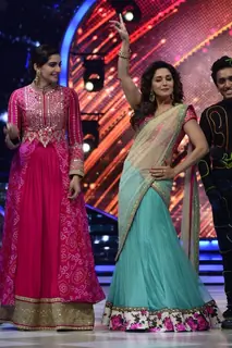 Sonam Kapoor shakes a leg with Madhuri Dixit on Jhalak Dikhhlaa Jaa