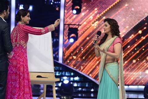 Sonam Kapoor makes a sketch on Jhalak Dikhla Jaa Season 7