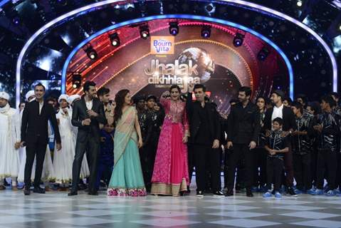 Sonam Kapoor shakes a leg with the Judges and Contestants on Jhalak Dikhhlaa Jaa