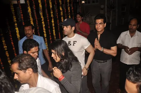 Jeetendra prays to Lord Ganesha at the Visarjan