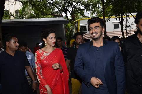 Deepika and Arjun arrive for the Promotions of Finding Fanny on India's Best Cine Stars Ki Khoj