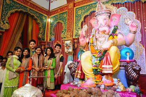 The cast of Shastri Sisters visit Andhericha Raja