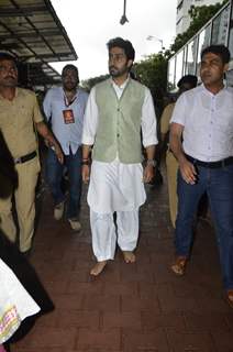 Abhishek Bachchan Visits Siddhivinayak