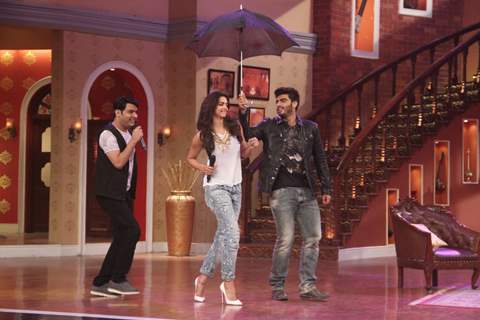 Deepika and Arjun arrive for the Promotions of Finding Fanny on Comedy Nights with Kapil