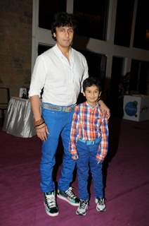 Sonu Nigam with his son at Three Women Play