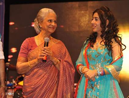 Waheeda Rehman addresses Suresh Wadkar's Musical Concert