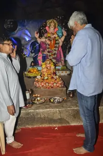 Vikram Bhatt Seeks Blessings from Lord Ganesha