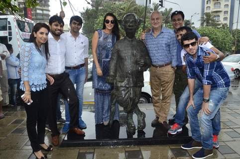 Ekkees Toppon Ki Salaami pays a tribute to R.K. Laxman