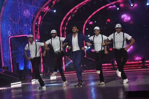 Arjun Kapoor performs on Jhalak Dikhla Jaa Season 7