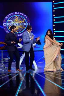 Amitabh Bachchan performs with Deepika Padukone and Arjun Kapoor at the Promotions of Finding Fanny