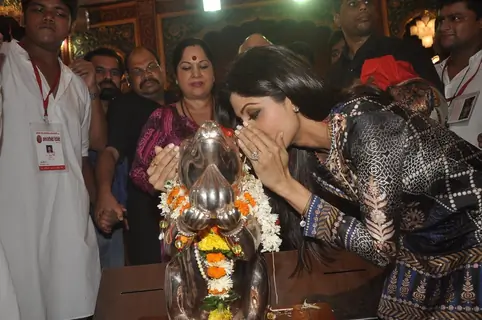 Shilpa Shetty makes a wish at Andhericha Raja