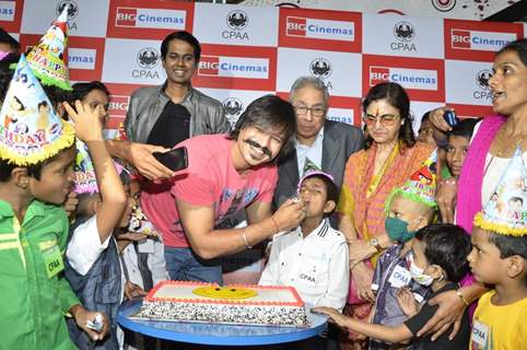 Vivek Oberoi feeds his Birthday cake to a kid