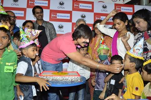 Vivek Oberoi Celebrates his Birthday with Cancer Patients