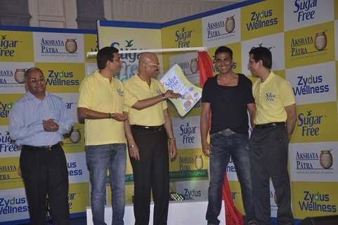 Akshay Kumar and Sanjeev Kapoor at Donate Your Calories Sugarfree Campaign