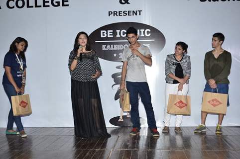 Shilpa Shukla addressing the students at Sophia College's Kaleidoscope Festival