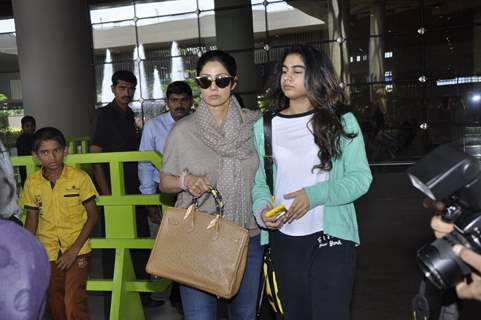 Sridevi snapped with daughter Khushi Kapoor at Airport