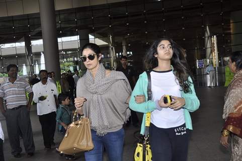 Sridevi snapped with daughter Khushi Kapoor at Airport