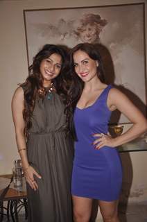 Tanishaa Mukerji poses with Elli Avram at Rajkumar Kohli's Birthday Bash