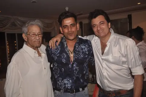 Ravi Kissen and Avinash Wadhavan pose with Rajkumar Kohli at his Birthday Bash