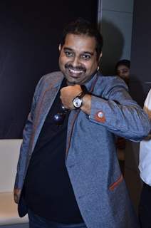 Shankar Mahadevan pose with a watch at the Launch of Raymond Weil Store