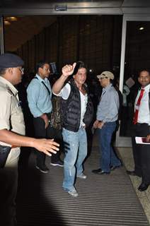 Shah Rukh Khan waves to the fans at Airport